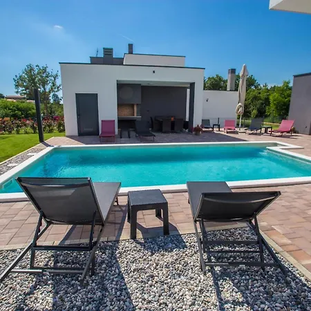 Villa M *
