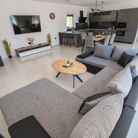 Villa M Kaštelir