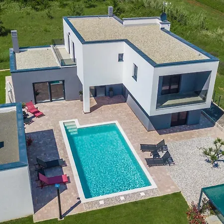 Villa M Kastelir