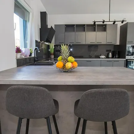 M Villa *